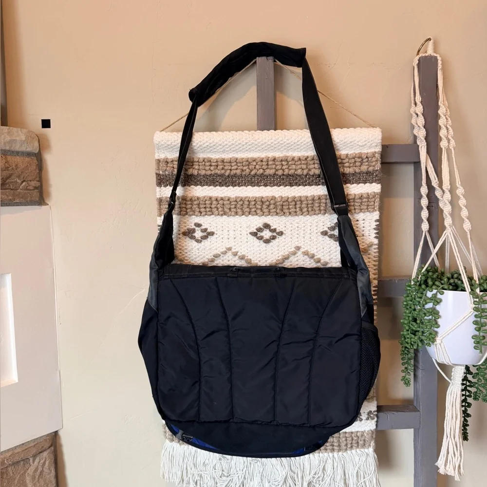 Jansport Flywheel Black & Gray laptop padded Over Shoulder Side Bag Strap